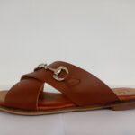 Sandalia plana cruzada hebilla 022