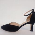 Zapato puntera y talon al tobillo negro  Gilda