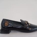 Mocasin adorno cadena charol negro14415