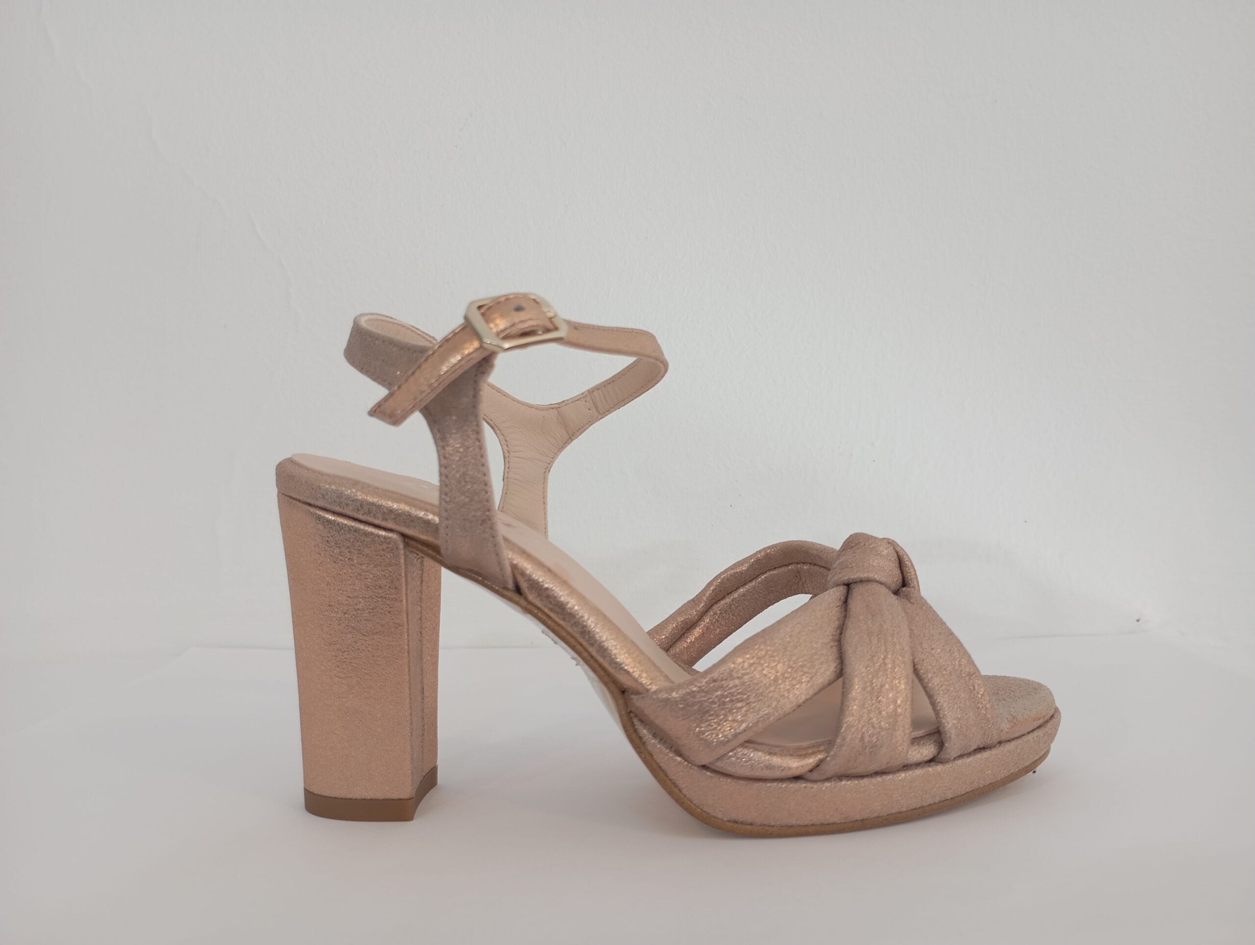 1786531639562 Sandalia nudos tacon cubano oro rosa - Imagen 1