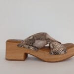 Sandalia en zueco cruzado serpiente 002