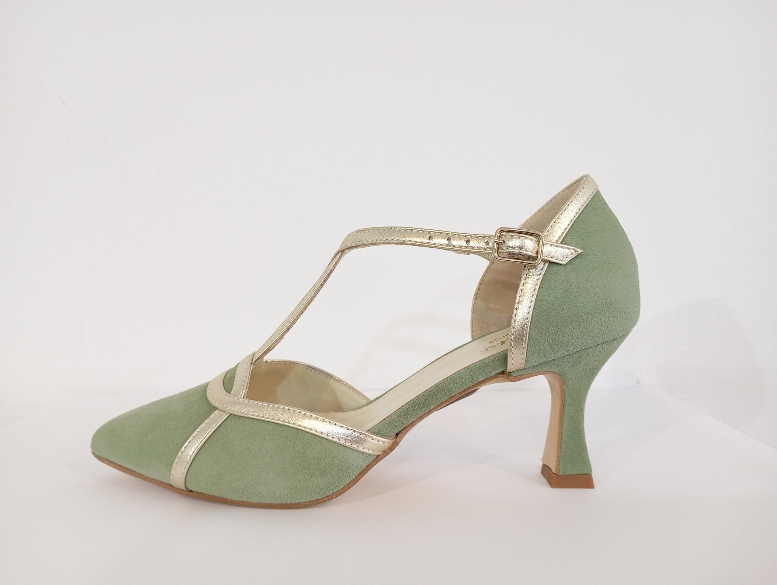 1791196671530 Zapato con tira central verde/oro just - Imagen 1
