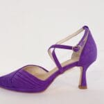 Zapato pala plisada con tiras cruzadas morado